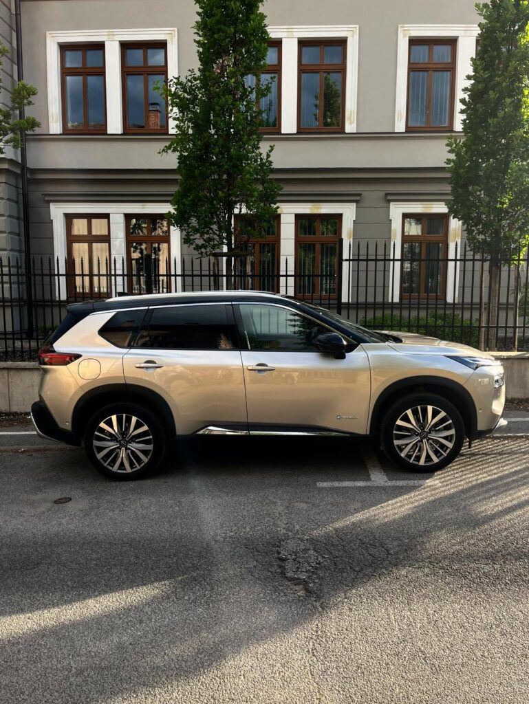 Nissan X-Trail z boku po ochrane laku fóliou