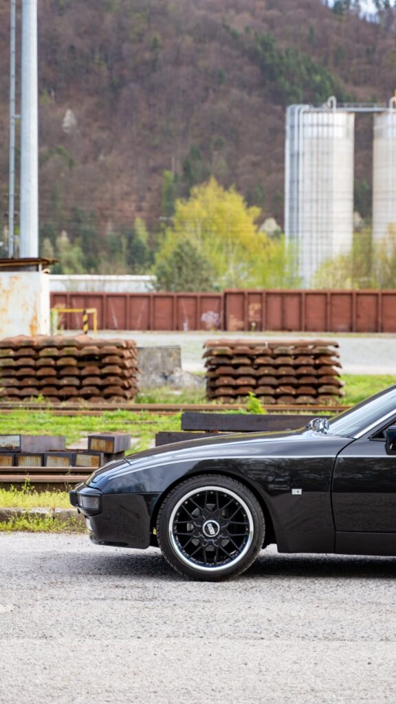 Predný blatník a koleso Porsche 944S z profilu