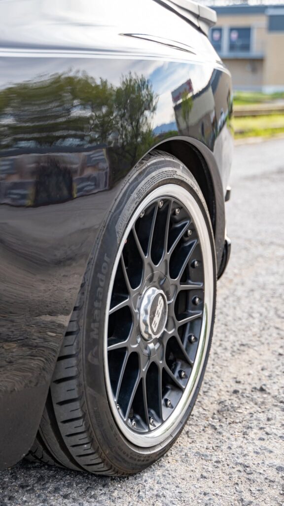 Detail kolesa BBS na Porsche 944S