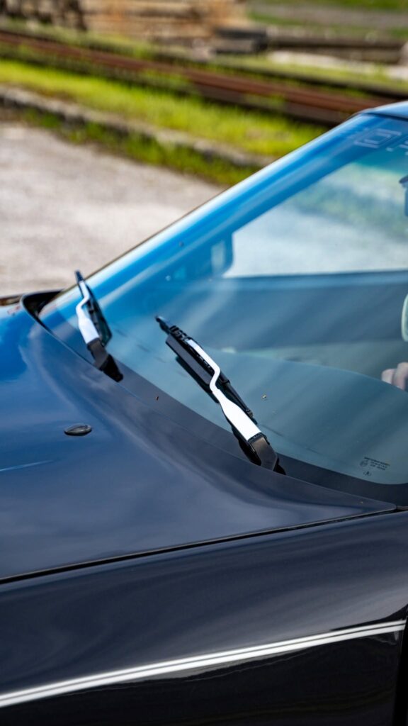 Kapota a stierače Porsche 944S – detail lesku laku