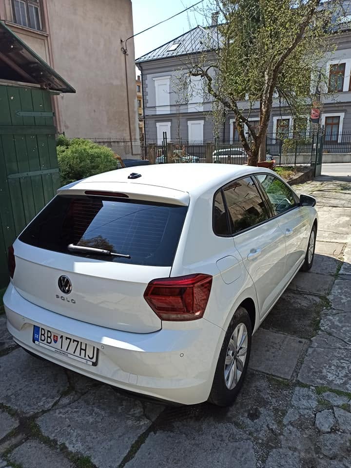 Tónované okná auta po aplikácii autofólie