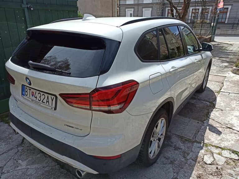 Auto po tónovaní zadných a bočných okien