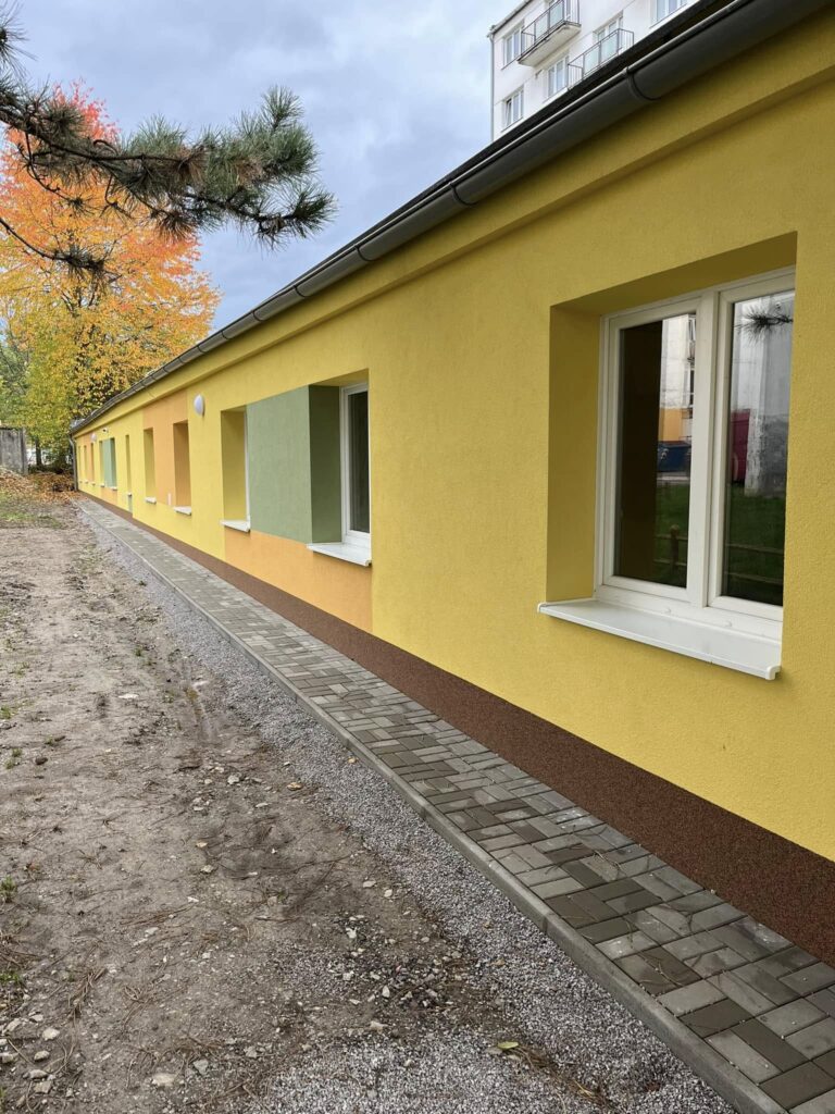 Bezpečnostné fólie na 44 okien ZUŠ v Banskej Bystrici