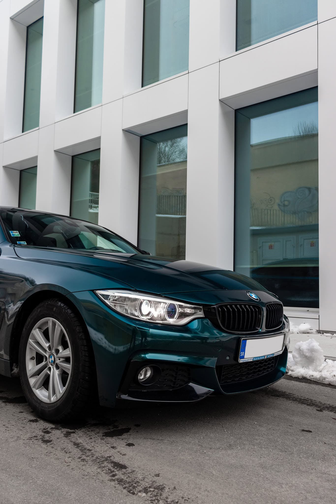 BMW rady 4 Gran Coupé – z bielej na Midnight Green s čiernymi doplnkami
