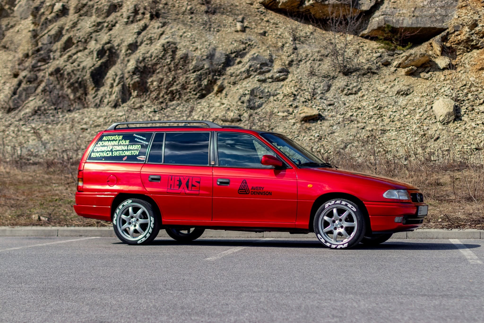 Naše firemné auto – celopolep Opel Astra Caravan vo farbe True Blood