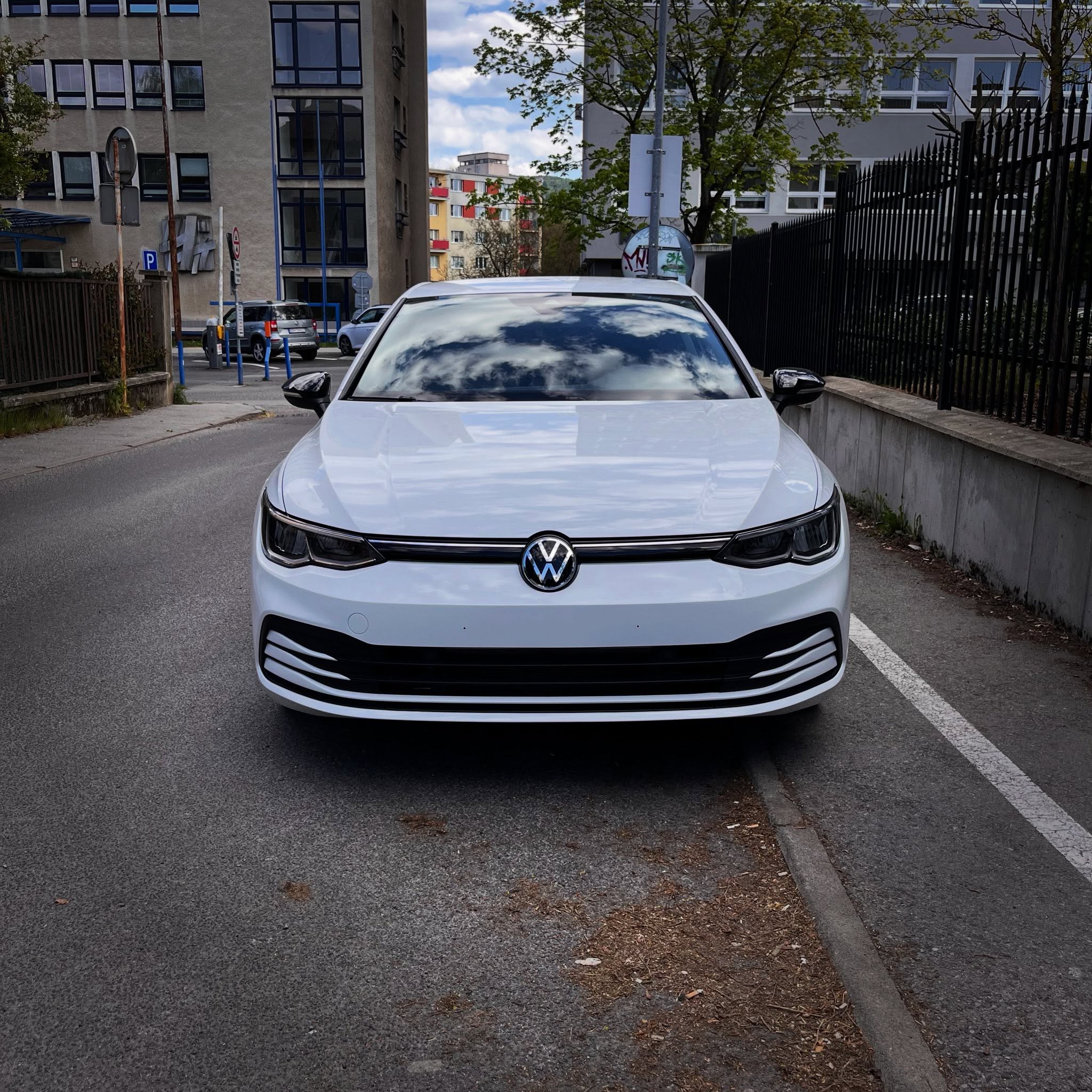 VW Golf 8 – ochranná fólia na prelakovaný nárazník a kapotu