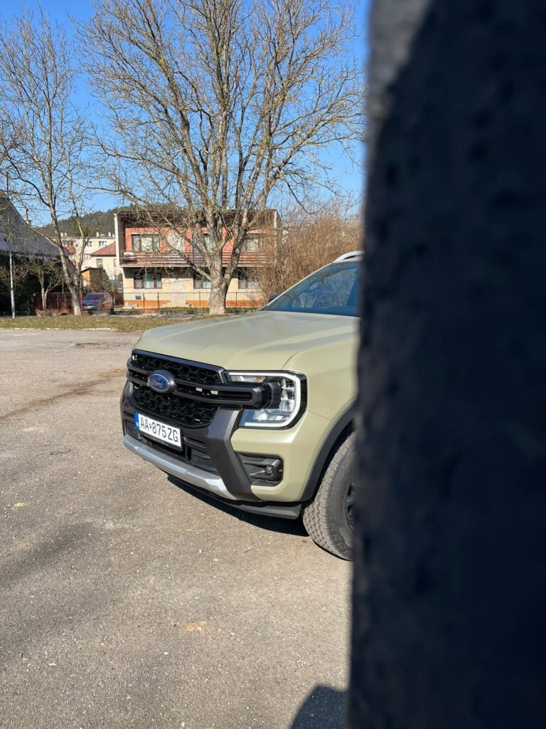 Ford Ranger vo fólii Khaki Green – pohľad spredu