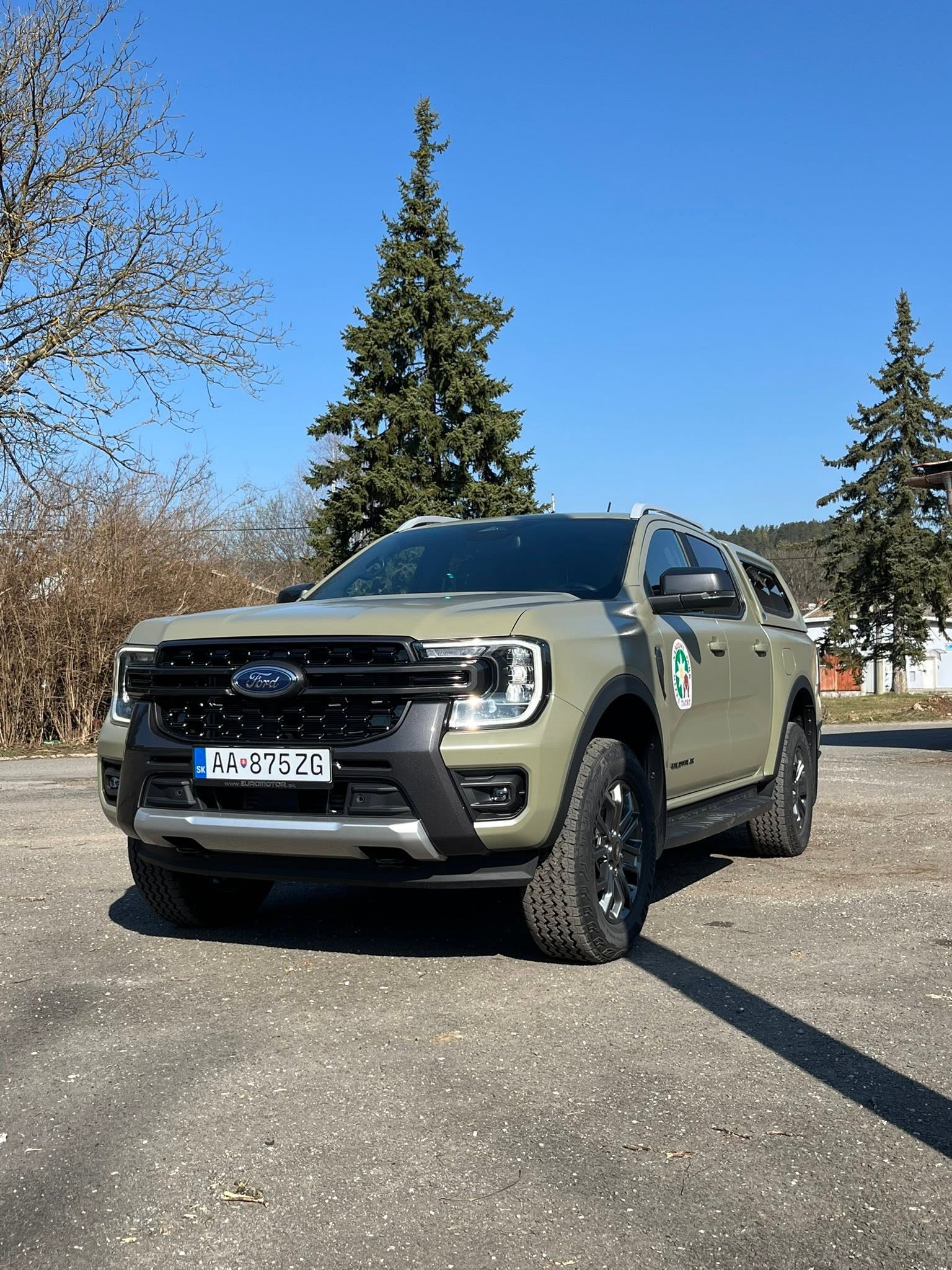 Zmena farby pre NAPANT – Toyota RAV4 a Ford Ranger v odtieni Khaki Green