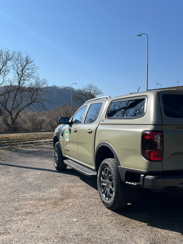 Zadná časť Ford Ranger prelepeného fóliou Khaki Green