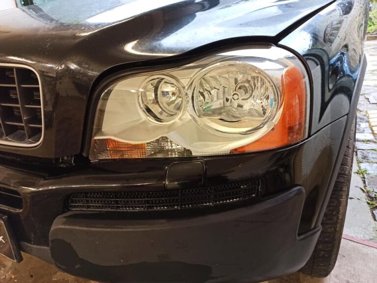 Volvo XC90 – renovácia svetlometov pred STK a Porsche s ochrannou fóliou SunTek