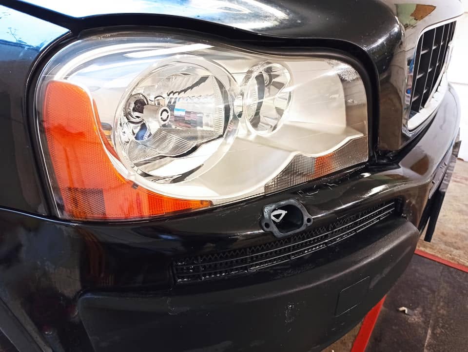 Číry svetlomet Volvo XC90 po renovácii